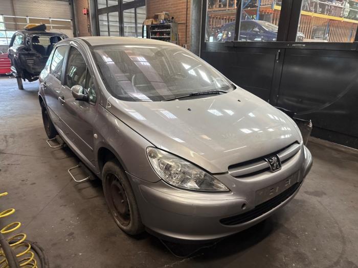 Peugeot 307 1.6 HDiF 16V Skrotfordon (2005, GRIJS)