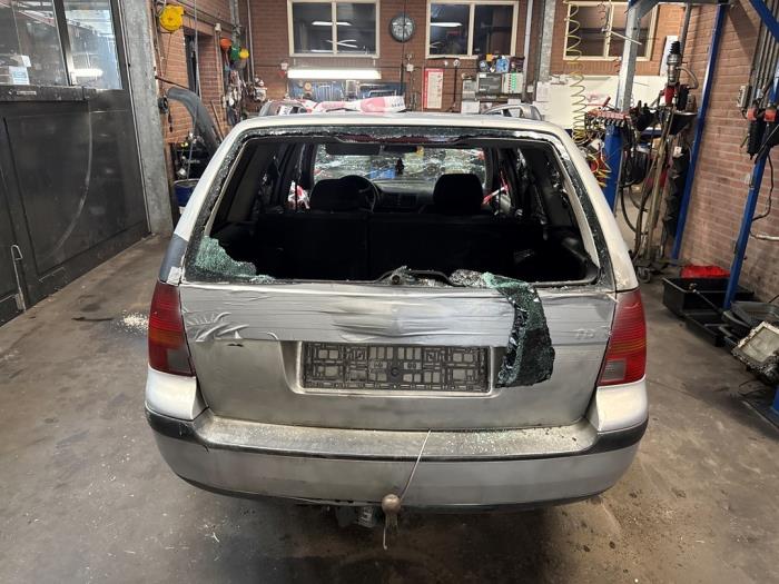 Volkswagen Golf IV Variant 1.9 TDI 115 Skrotfordon (2000, GRIJS)