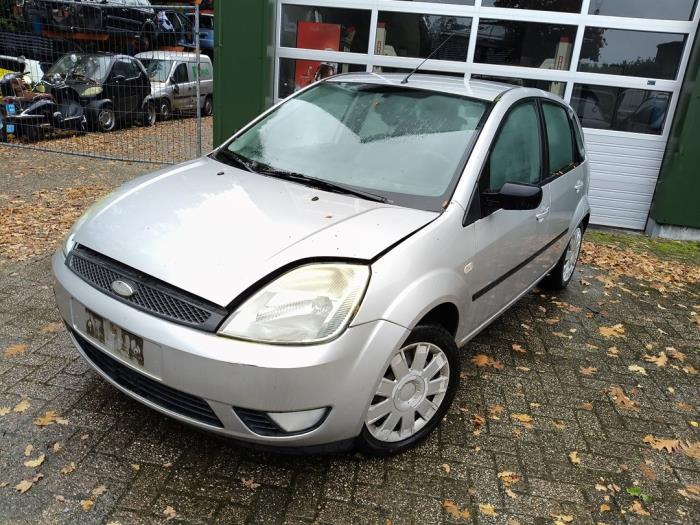 Ford Fiesta 5 1.4 TDCi Skrotfordon (2005, GRIJS 08)