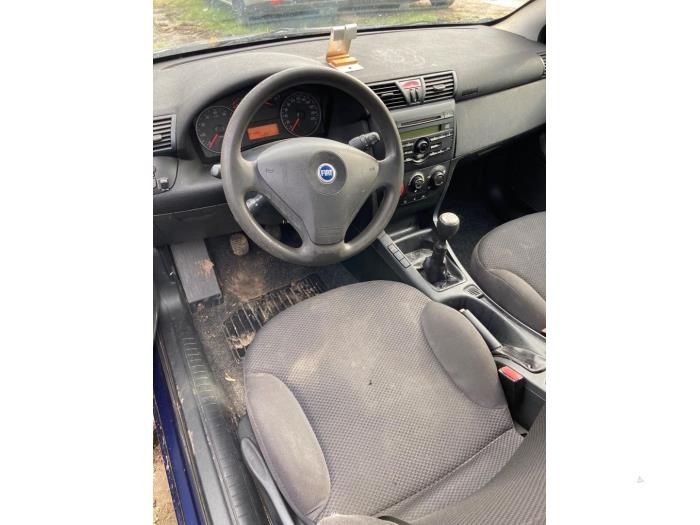 Fiat Stilo 1.4 16V Skrotfordon (2004, BLAUW)