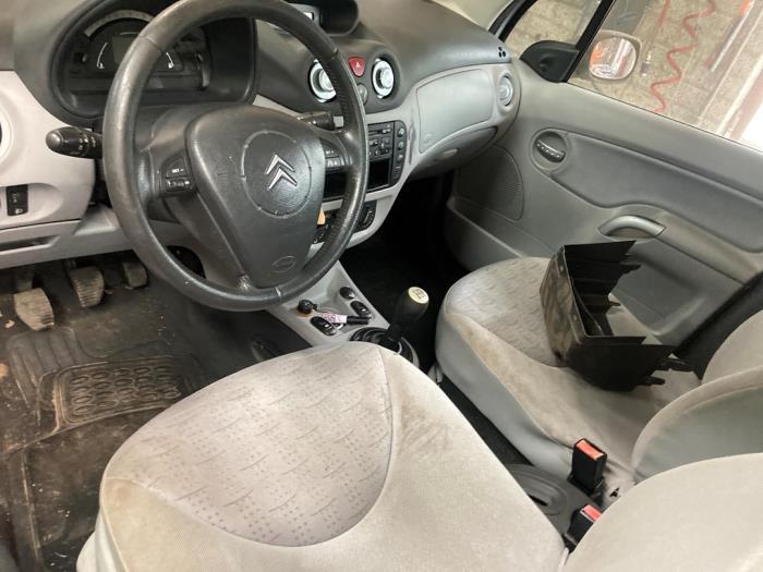 Citroen C3 1.4 Skrotfordon (2003, GRIJS)