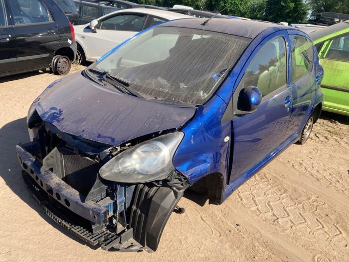 Toyota Aygo 1.0 12V VVT-i Skrotfordon (2008, BLAUW)