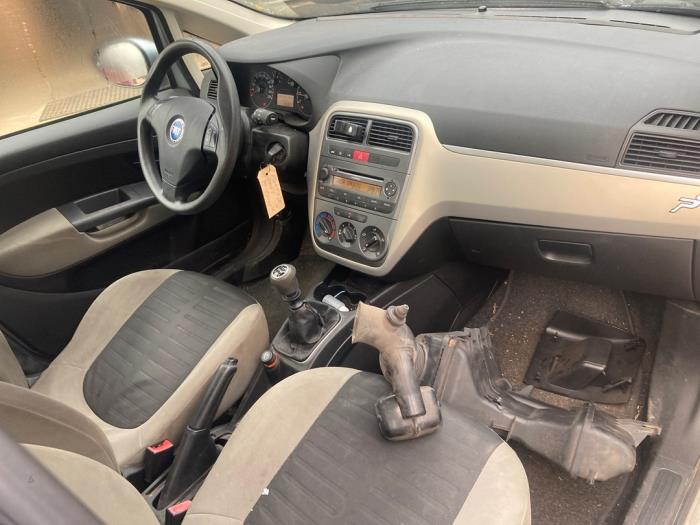 Fiat Grande Punto 1.4 16V Sloopvoertuig (2006, Grijs)