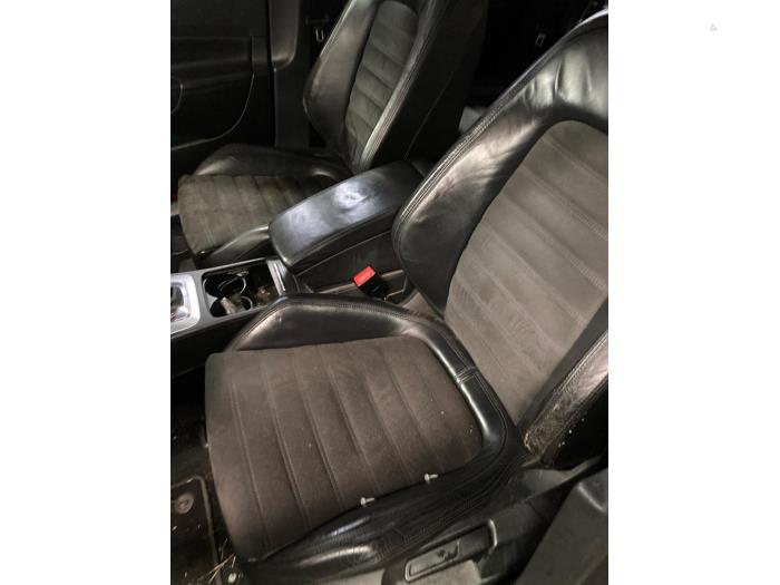 Volkswagen Passat Variant 2.0 TDI 140 Skrotfordon (2005, BLAUW)