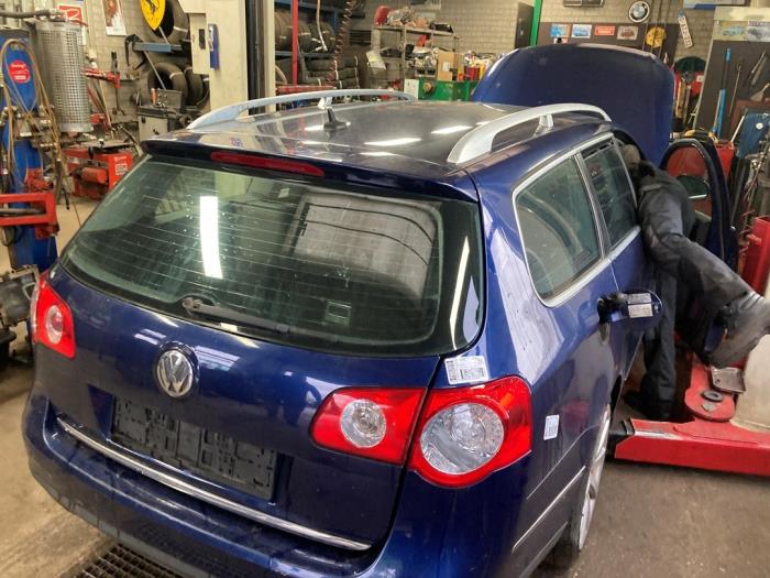 Volkswagen Passat Variant 2.0 TDI 140 Skrotfordon (2005, BLAUW)