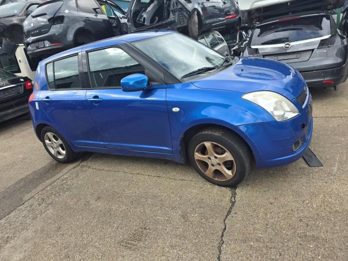 Suzuki Swift 1.5 VVT 16V Skrotfordon (2005, BLAUW)