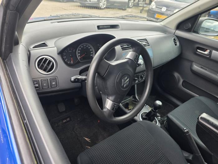 Suzuki Swift 1.5 VVT 16V Skrotfordon (2005, BLAUW)