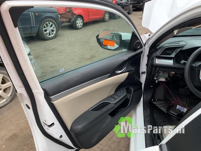 Honda Civic Samochód złomowany (2017, Bialy)