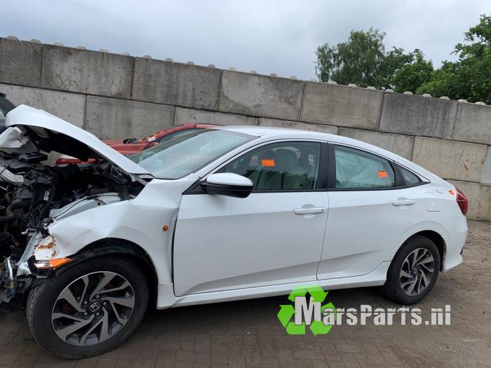 Honda Civic Samochód złomowany (2017, Bialy)