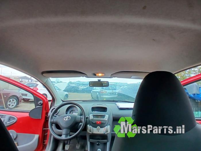 Toyota Aygo 1.0 12V VVT-i Samochód złomowany (2007, Czerwony)