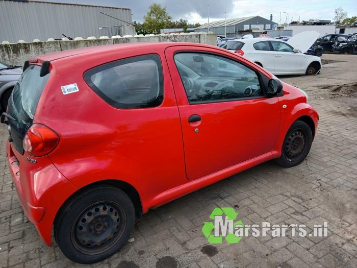 Toyota Aygo 1.0 12V VVT-i Samochód złomowany (2007, Czerwony)