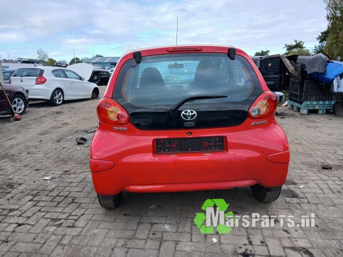 Toyota Aygo 1.0 12V VVT-i Samochód złomowany (2007, Czerwony)