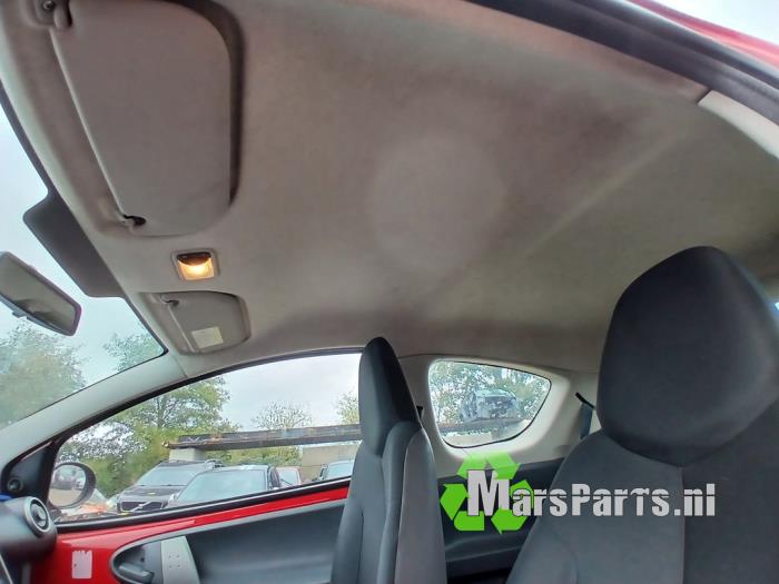 Toyota Aygo 1.0 12V VVT-i Samochód złomowany (2007, Czerwony)