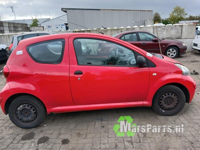 Toyota Aygo 1.0 12V VVT-i Samochód złomowany (2007, Czerwony)