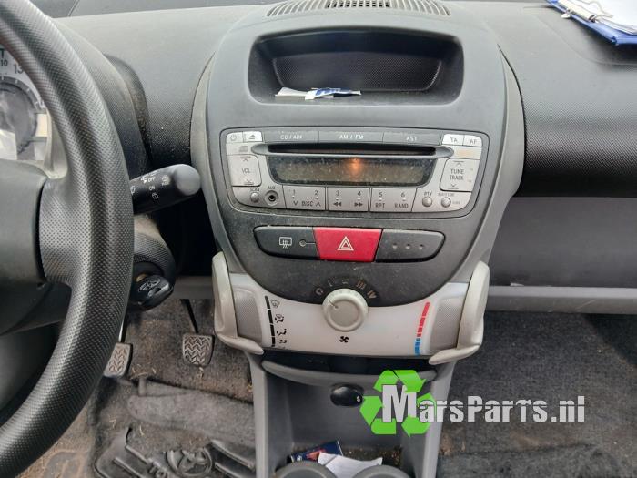 Toyota Aygo 1.0 12V VVT-i Samochód złomowany (2007, Czerwony)