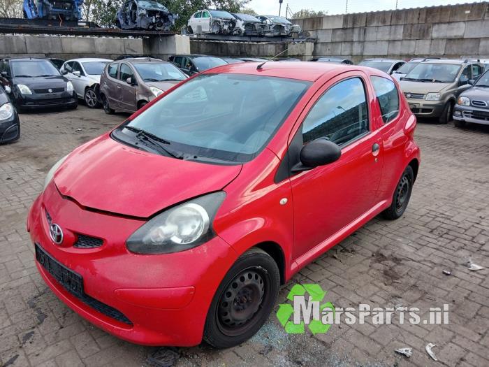 Toyota Aygo 1.0 12V VVT-i Samochód złomowany (2007, Czerwony)