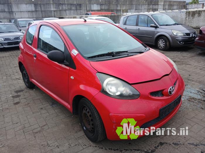 Toyota Aygo 1.0 12V VVT-i Samochód złomowany (2007, Czerwony)
