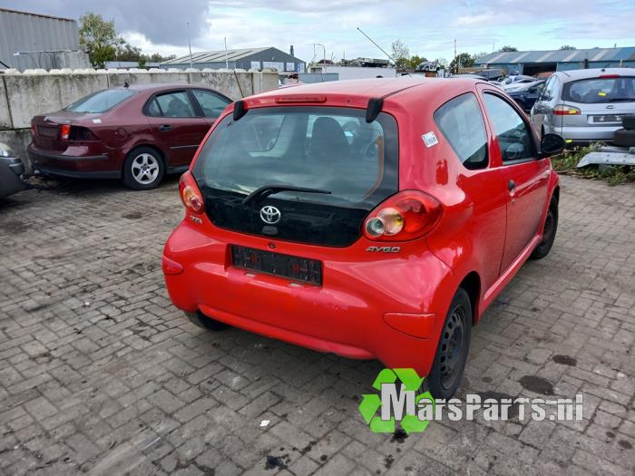 Toyota Aygo 1.0 12V VVT-i Samochód złomowany (2007, Czerwony)