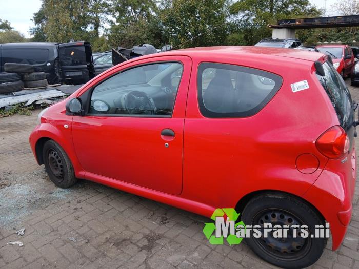 Toyota Aygo 1.0 12V VVT-i Samochód złomowany (2007, Czerwony)