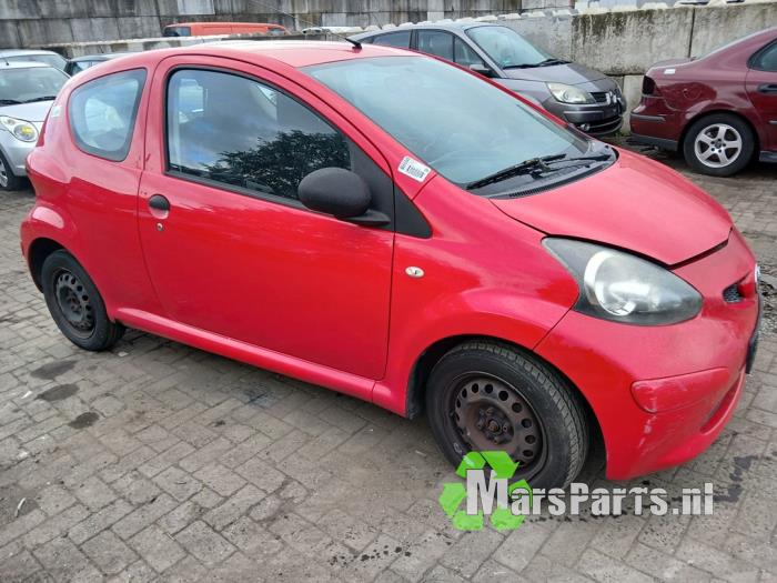 Toyota Aygo 1.0 12V VVT-i Samochód złomowany (2007, Czerwony)