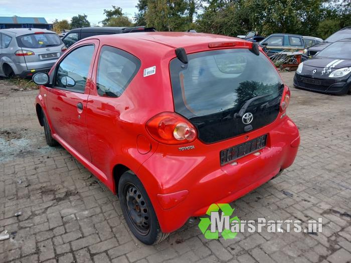 Toyota Aygo 1.0 12V VVT-i Samochód złomowany (2007, Czerwony)