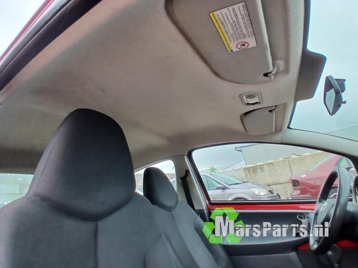 Toyota Aygo 1.0 12V VVT-i Samochód złomowany (2007, Czerwony)