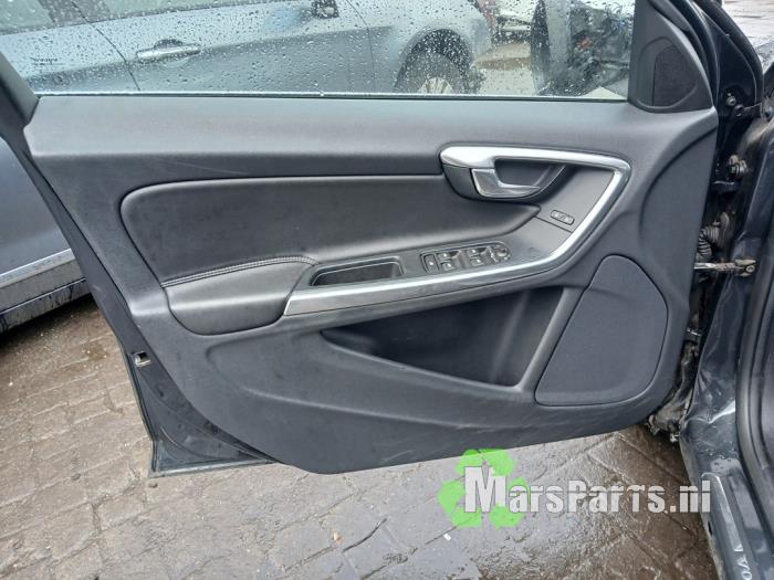 Volvo V60 I 2.0 D4 16V Sloopvoertuig (2015, Grijs)