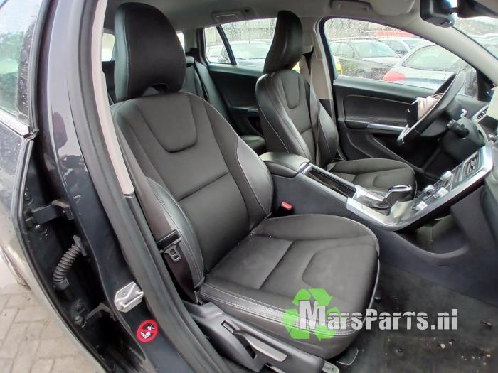 Volvo V60 I 2.0 D4 16V Sloopvoertuig (2015, Grijs)