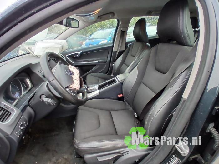 Volvo V60 I 2.0 D4 16V Sloopvoertuig (2015, Grijs)