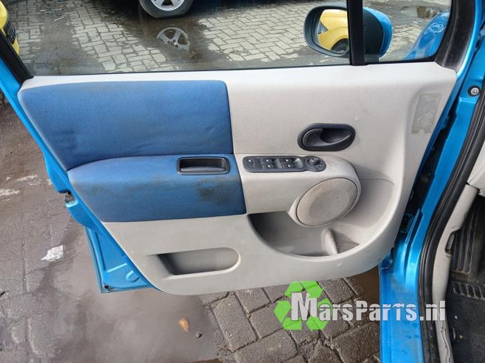 Renault Modus/Grand Modus 1.2 16V Samochód złomowany (2005, Niebieski)