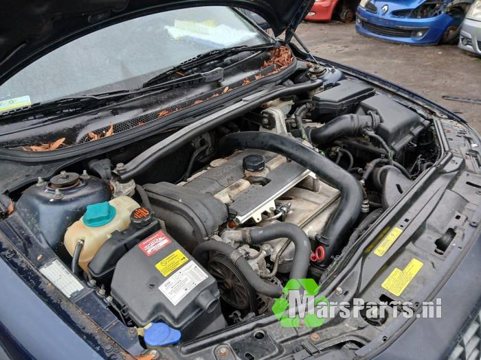 Volvo XC70 XC70 2.4 T 20V Samochód złomowany (2001, Niebieski)