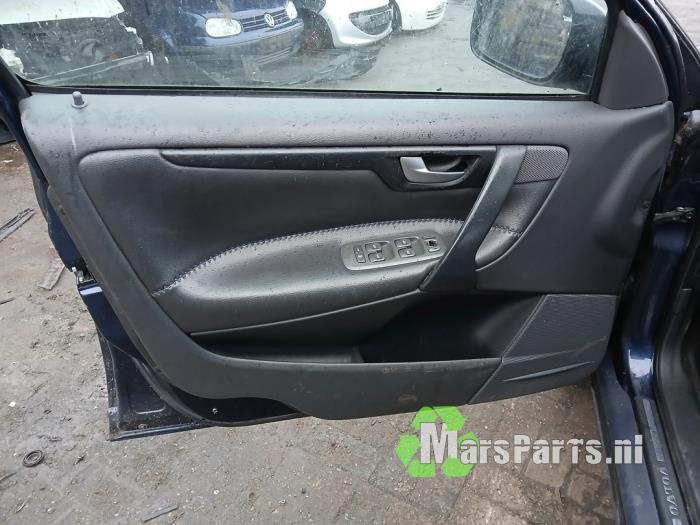 Volvo XC70 XC70 2.4 T 20V Samochód złomowany (2001, Niebieski)