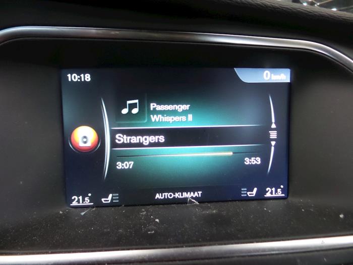 Volvo V40 2.0 D2 16V Skrotfordon (2015, ZWART)