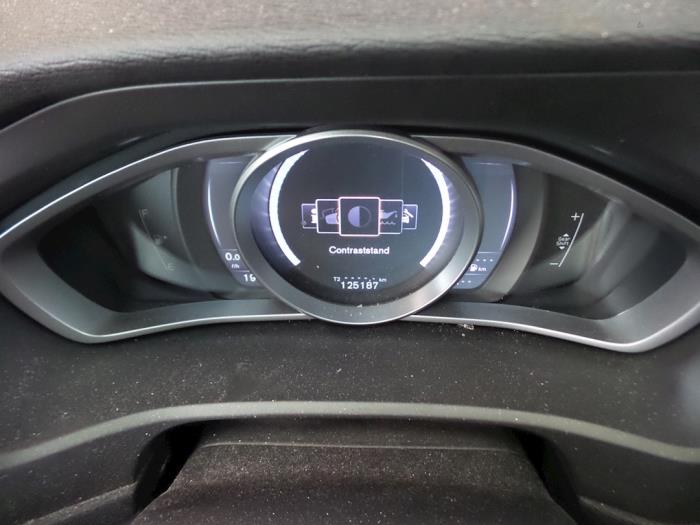 Volvo V40 2.0 D2 16V Skrotfordon (2015, ZWART)