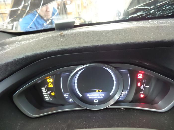 Volvo V40 2.0 D2 16V Skrotfordon (2015, ZWART)