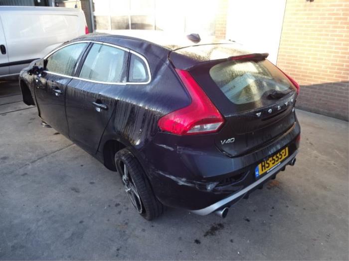 Volvo V40 2.0 D2 16V Skrotfordon (2015, ZWART)