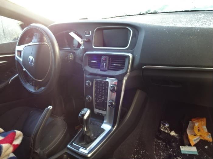 Volvo V40 2.0 D2 16V Skrotfordon (2015, ZWART)