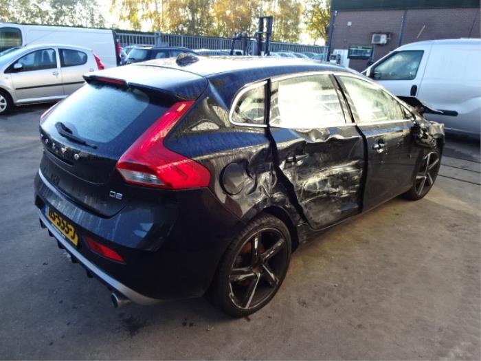 Volvo V40 2.0 D2 16V Skrotfordon (2015, ZWART)