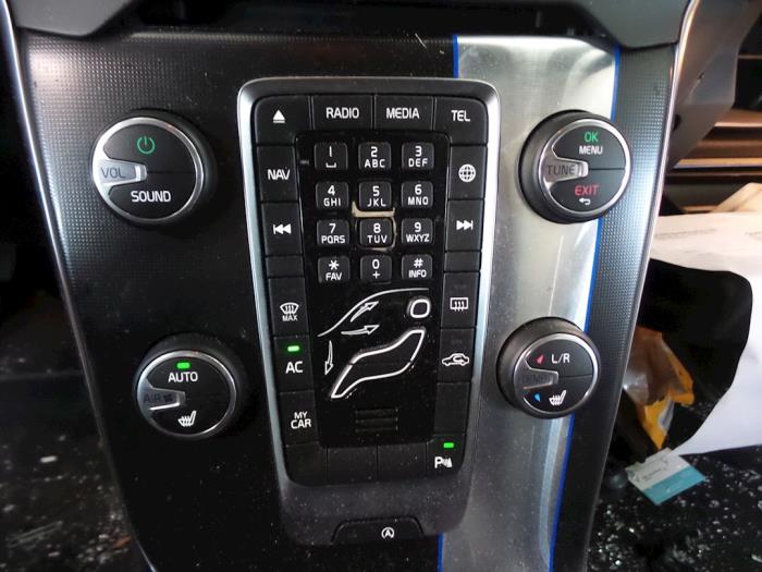 Volvo V40 2.0 D2 16V Skrotfordon (2015, ZWART)