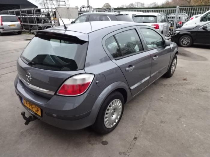 Opel Astra H 1.4 16V Twinport Samochód złomowany (2004, Szary)