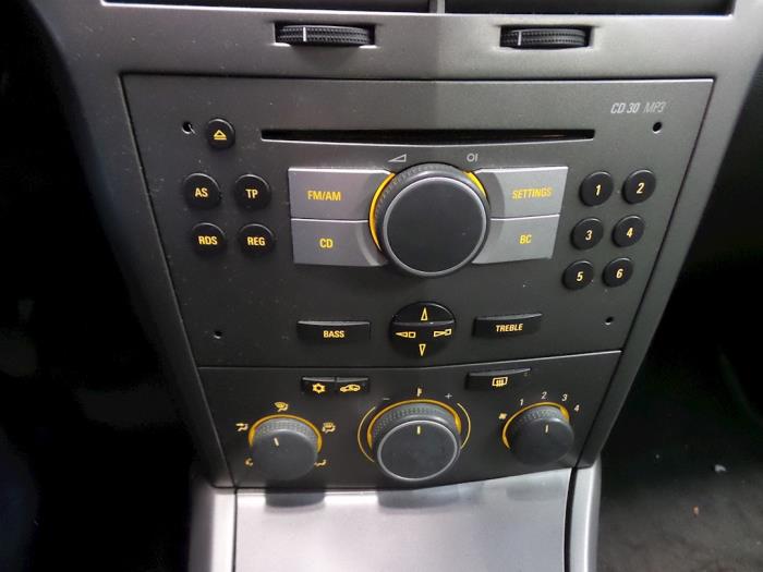 Opel Astra H 1.4 16V Twinport Samochód złomowany (2004, Szary)