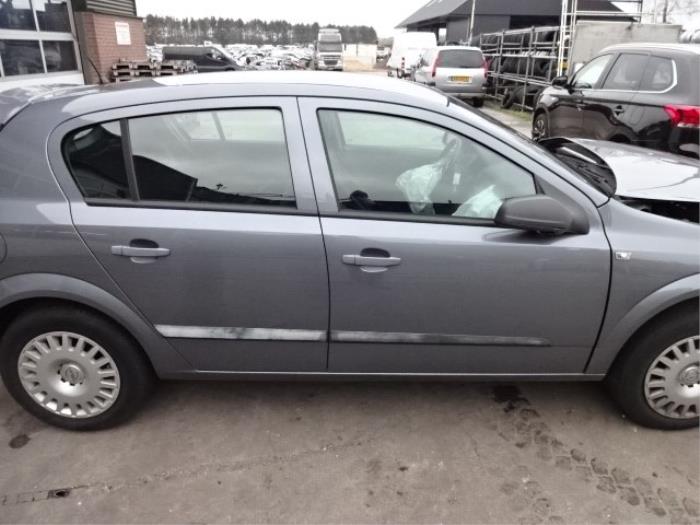 Opel Astra H 1.4 16V Twinport Samochód złomowany (2004, Szary)