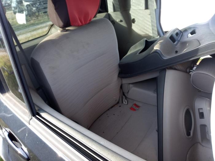 Nissan Cube 1.6 16V Skrotfordon (2011, ZWART)