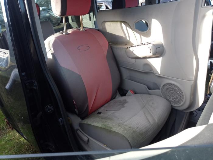 Nissan Cube 1.6 16V Skrotfordon (2011, ZWART)