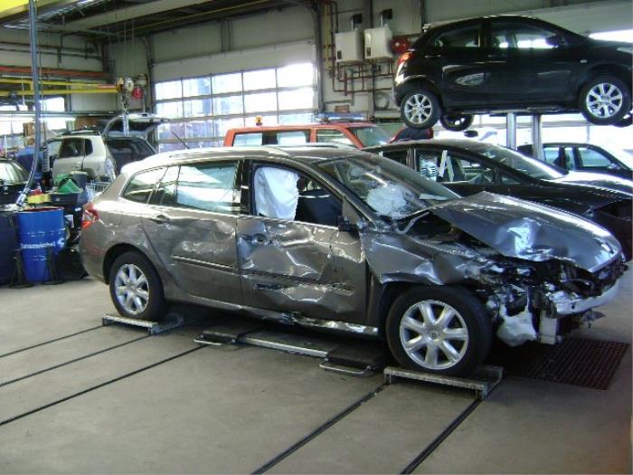 Renault Laguna III Estate 2.0 dCi 16V 150 Sloopvoertuig (2009, Grijs)