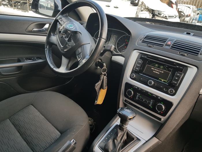 Skoda Octavia Combi 1.2 TSI Sloopvoertuig (2011, Zwart)