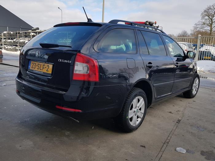 Skoda Octavia Combi 1.2 TSI Sloopvoertuig (2011, Zwart)
