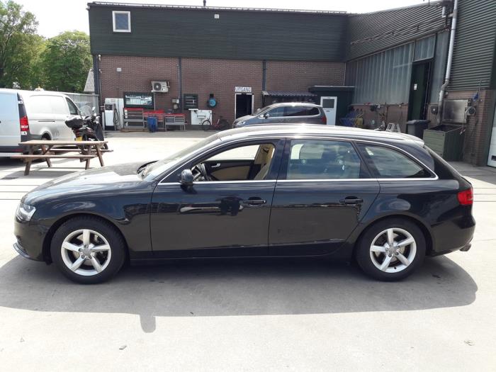 Audi A4 Avant 1.8 TFSI 16V Skrotfordon (2012, ZWART)