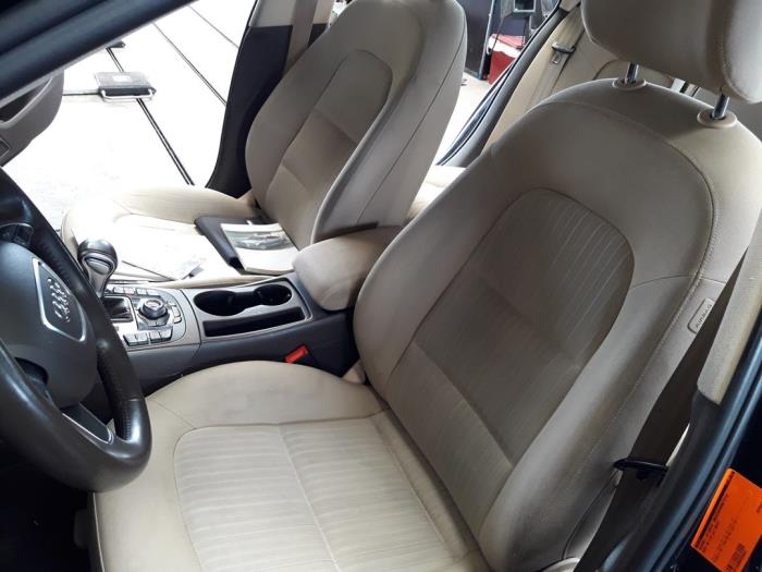 Audi A4 Avant 1.8 TFSI 16V Skrotfordon (2012, ZWART)