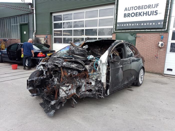 Tesla Model X 75D Sloopvoertuig (2018, Zwart)